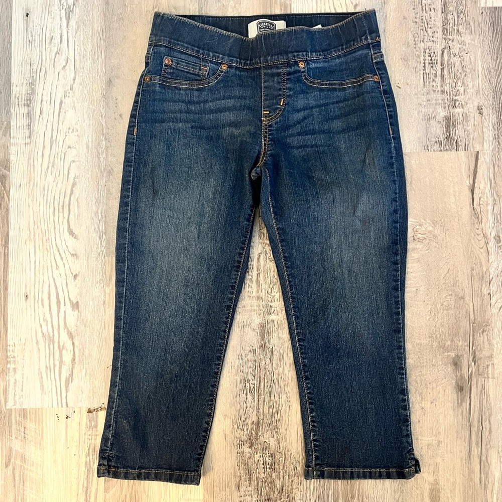Like-New Levi's Signature Capris! ✨ Size 6 Stretch Denim